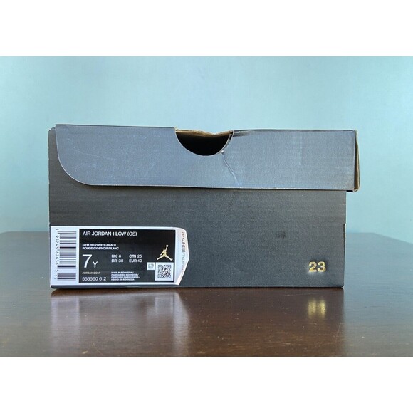 Nike Air Jordan 1 Low GS Bred Toe Black/Red Size 7Y (Women's Sz 8.5) 553560-612 - Picture 11 of 11